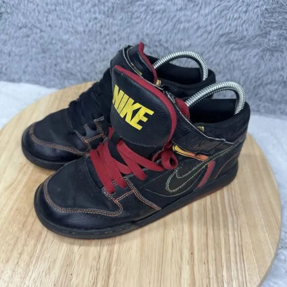 Nike NYX Dunk Mid 2009, w/ Strap Black/Blaze  Size‎ 4.5y